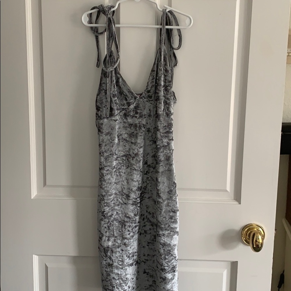 tie shoulder velvet dress!